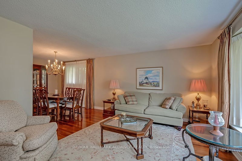 2492 Woburn Cres  Oakville, L6L 5E9 | Image 9