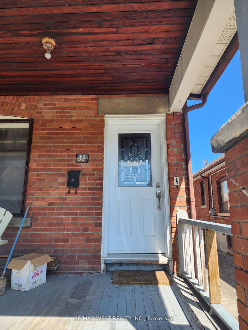 39 Boon Ave  Toronto, M6E 3Z2 | Image 4