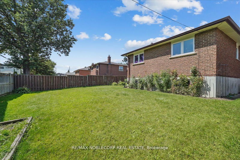 7750 Netherwood Rd  Mississauga, L4T 2P1 | Image 38