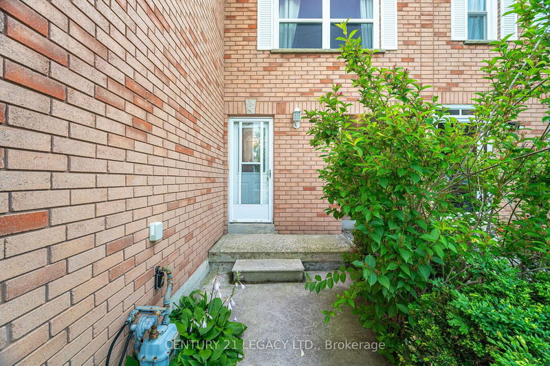 89 Cutters Cres  Brampton, L6Y 4M2 | Image 2