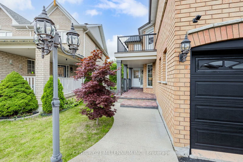 26 Porchlight Rd  Brampton, L6X 4S2 | Image 2