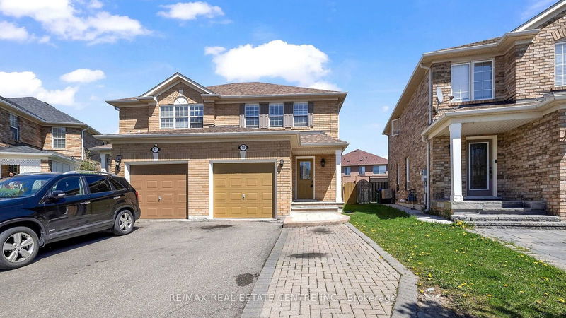 19 Dunlop Crt  Brampton, L6X 4Z8 | Image 2