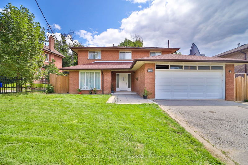 2014 Old Station Rd  Mississauga, L5M 2V1 | Image 1