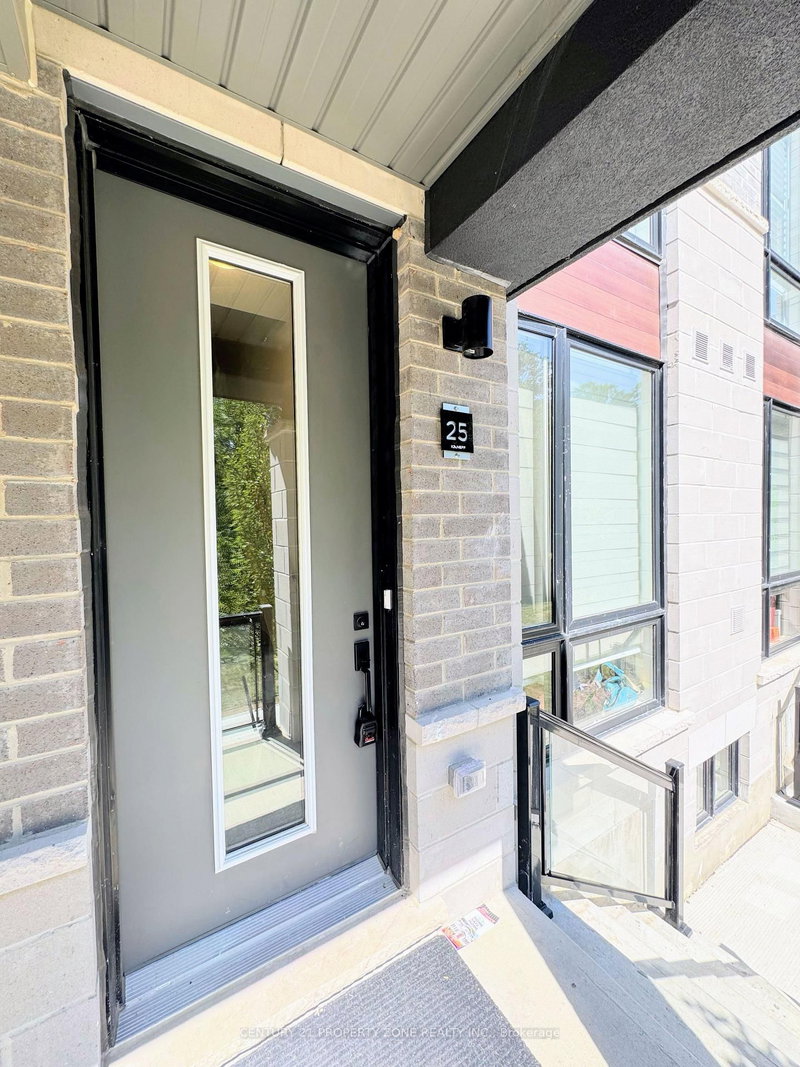 25 - 40 Knotsberry Circ, Brampton, L6Y 6G1 | Image 2