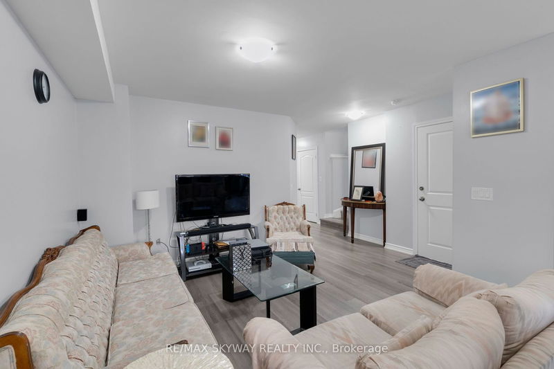 19 Rednor Dr  Brampton, L6P 1P4 | Image 12