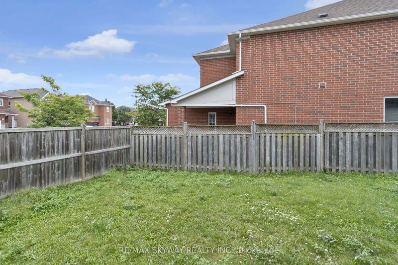 19 Rednor Dr  Brampton, L6P 1P4 | Image 37