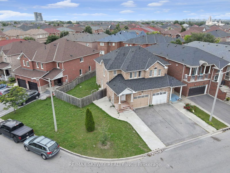 19 Rednor Dr  Brampton, L6P 1P4 | Image 4