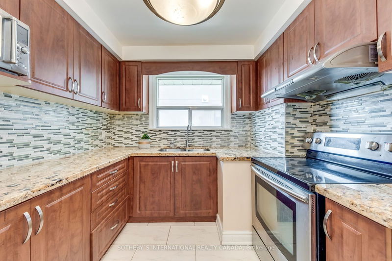 53 Lynnford Dr  Toronto, M9B 1H8 | Image 10