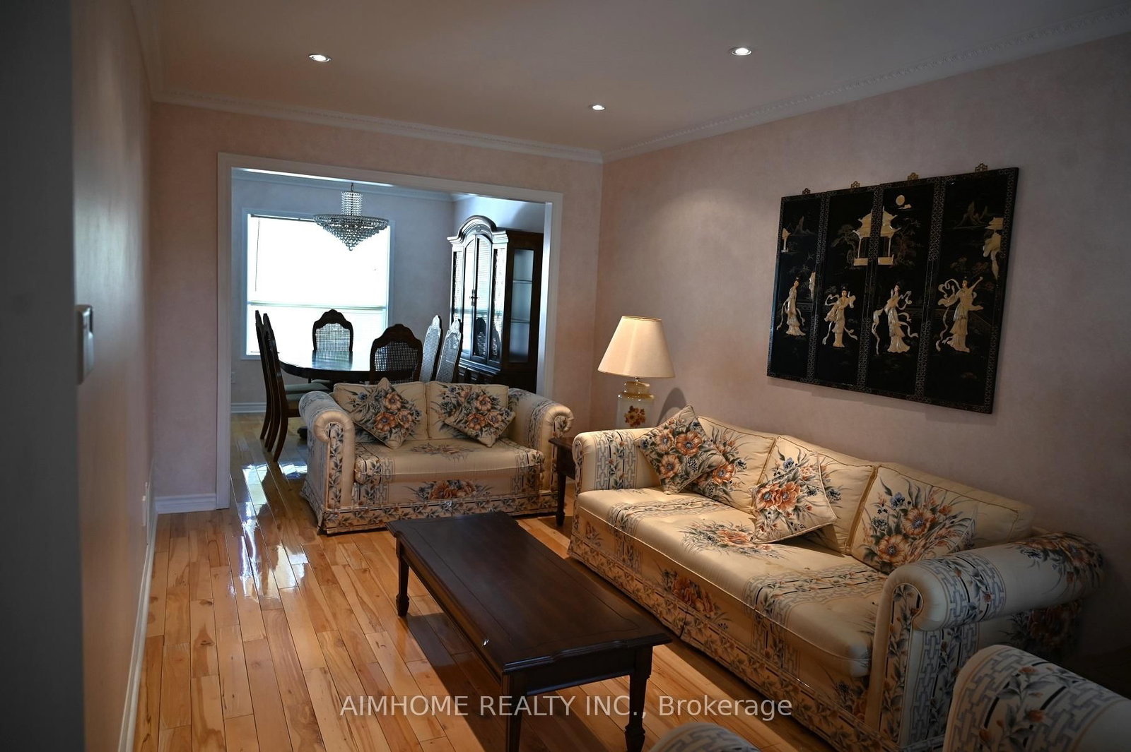 Listing Image 5