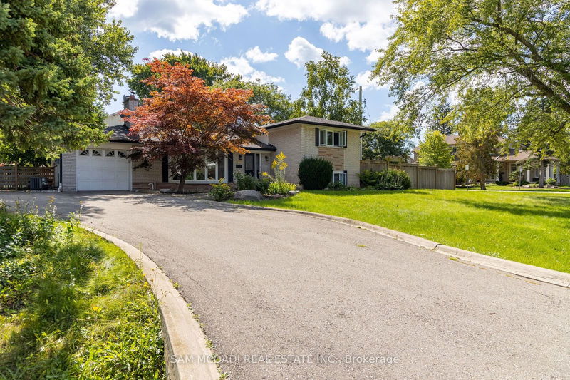 1198 Willowbrook Dr S Oakville, L6L 2J8 | Image 2