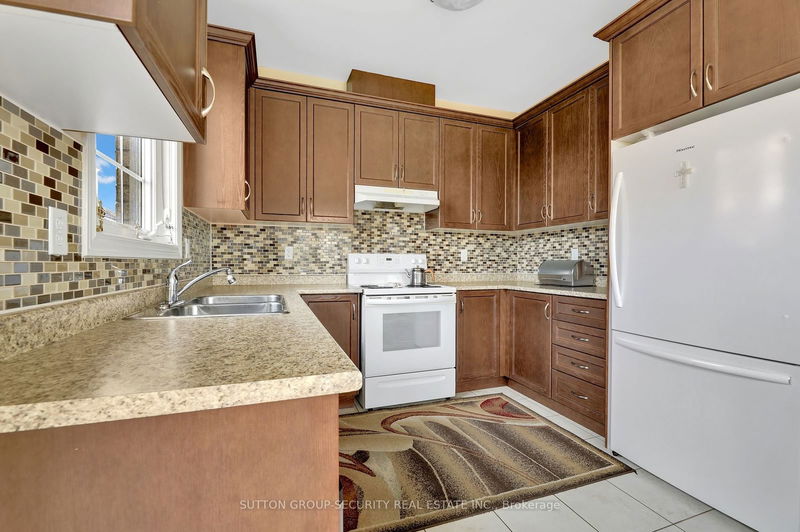 80 Aspermont Cres  Brampton, L6P 0W4 | Image 11