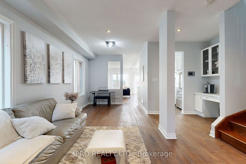 7447 Saint Barbara Blvd  Mississauga, L5W 0G3 | Image 3