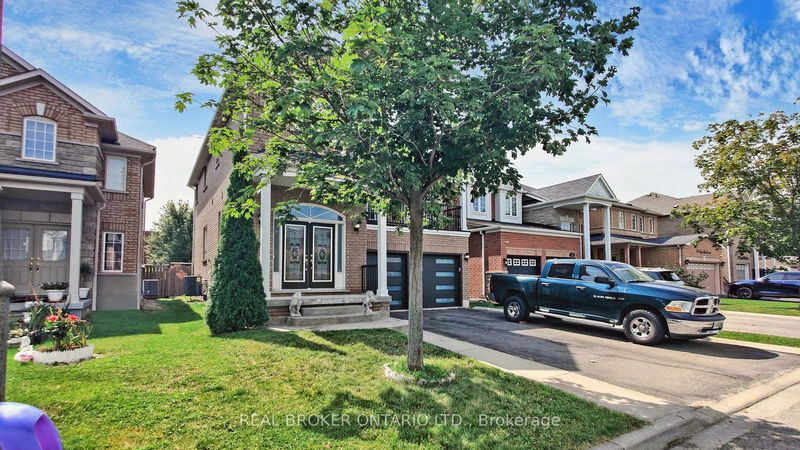 32 Crystal Glen Cres  Brampton, L6X 0K2 | Image 2