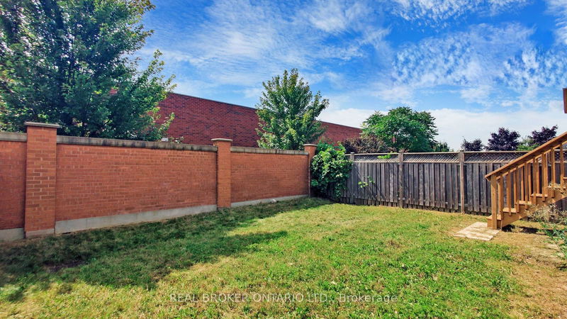 32 Crystal Glen Cres  Brampton, L6X 0K2 | Image 40