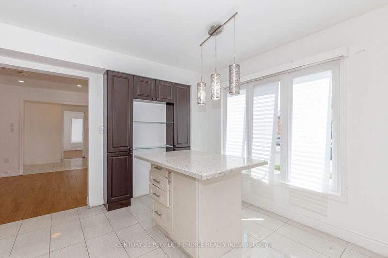 111 Mount Ranier Cres  Brampton, L6R 2L1 | Image 12