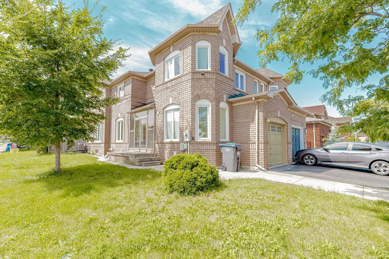 111 Mount Ranier Cres  Brampton, L6R 2L1 | Image 2