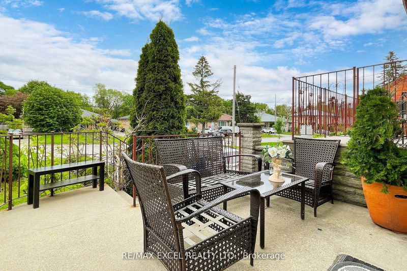 36 Newlin Cres  Toronto, M3L 1X6 | Image 4