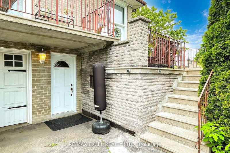 36 Newlin Cres  Toronto, M3L 1X6 | Image 7