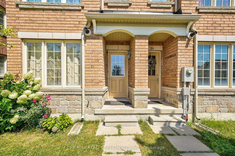 34 Peach Dr  Brampton, L6R 0W5 | Image 2