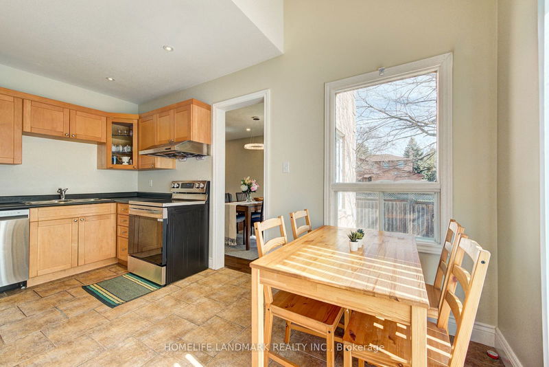 1537 Queensbury Cres  Oakville, L6H 4G6 | Image 11