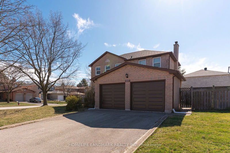 1537 Queensbury Cres  Oakville, L6H 4G6 | Image 2