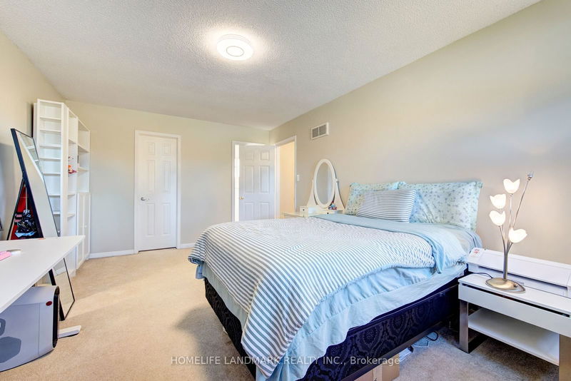 1537 Queensbury Cres  Oakville, L6H 4G6 | Image 25