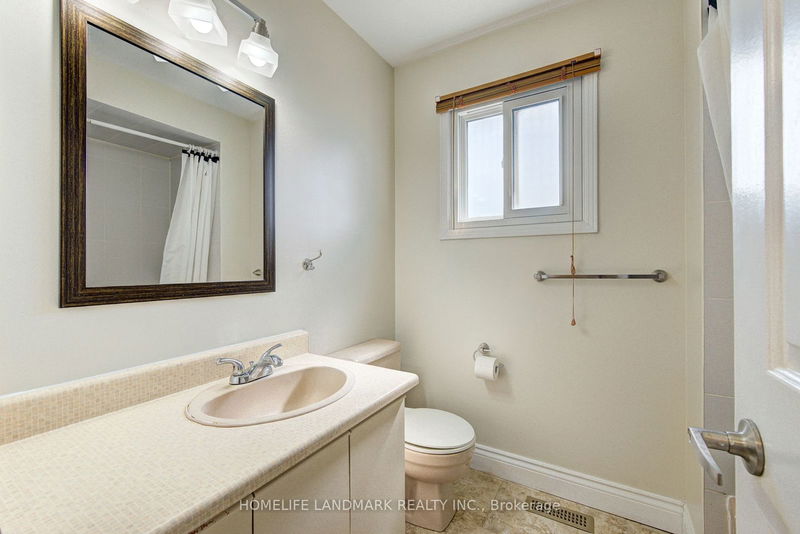 1537 Queensbury Cres  Oakville, L6H 4G6 | Image 32