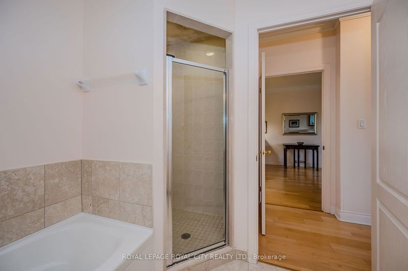  705 - 1 Lomond Dr  Toronto, M8X 2Z3 | Image 31