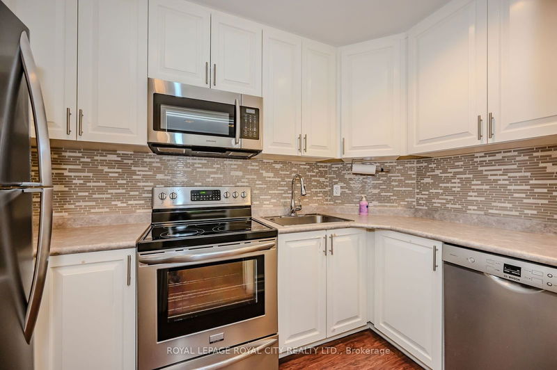  705 - 1 Lomond Dr  Toronto, M8X 2Z3 | Image 32