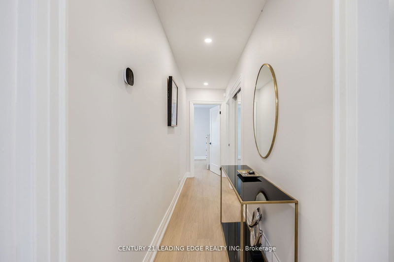 5 WESTHAMPTON Dr  Toronto, M9R 1X7 | Image 15