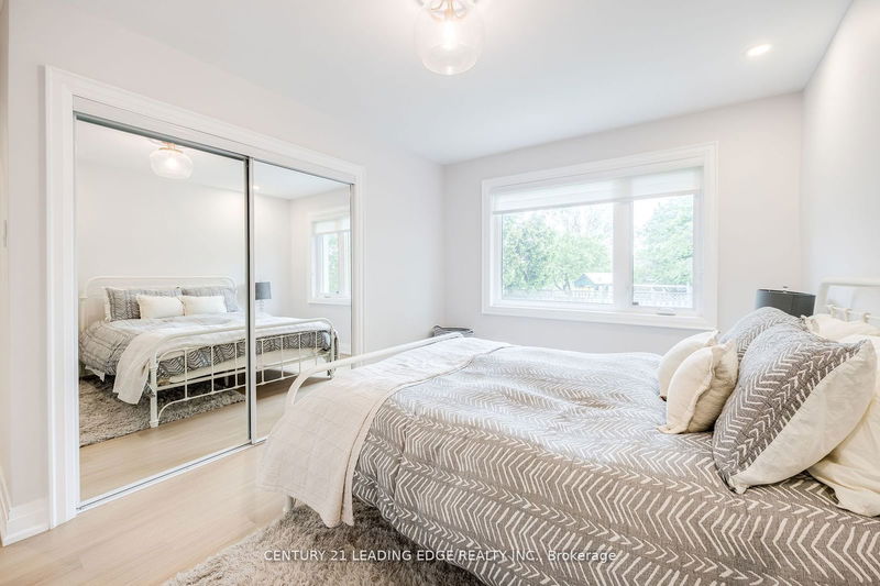 5 WESTHAMPTON Dr  Toronto, M9R 1X7 | Image 17