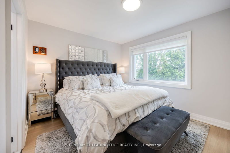 5 WESTHAMPTON Dr  Toronto, M9R 1X7 | Image 18