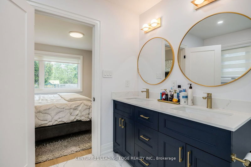 5 WESTHAMPTON Dr  Toronto, M9R 1X7 | Image 23