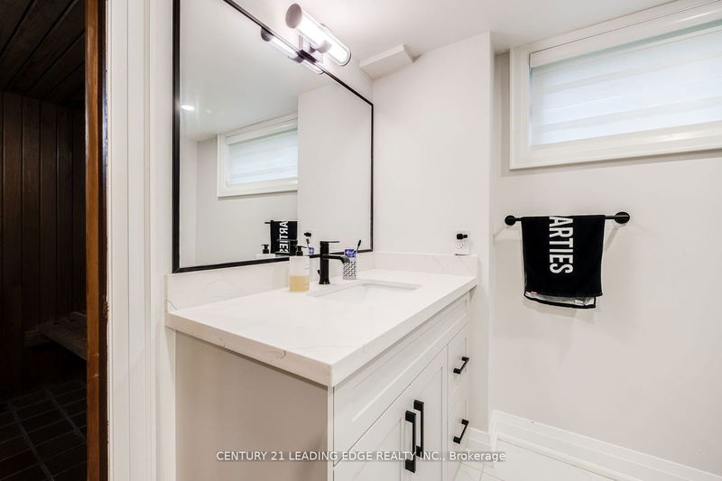 5 WESTHAMPTON Dr  Toronto, M9R 1X7 | Image 27