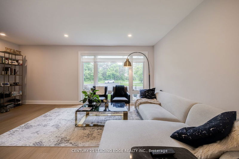 5 WESTHAMPTON Dr  Toronto, M9R 1X7 | Image 3