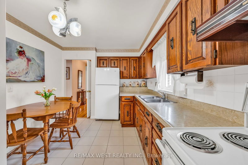 5 Picton Cres  Toronto, M3K 1W4 | Image 11