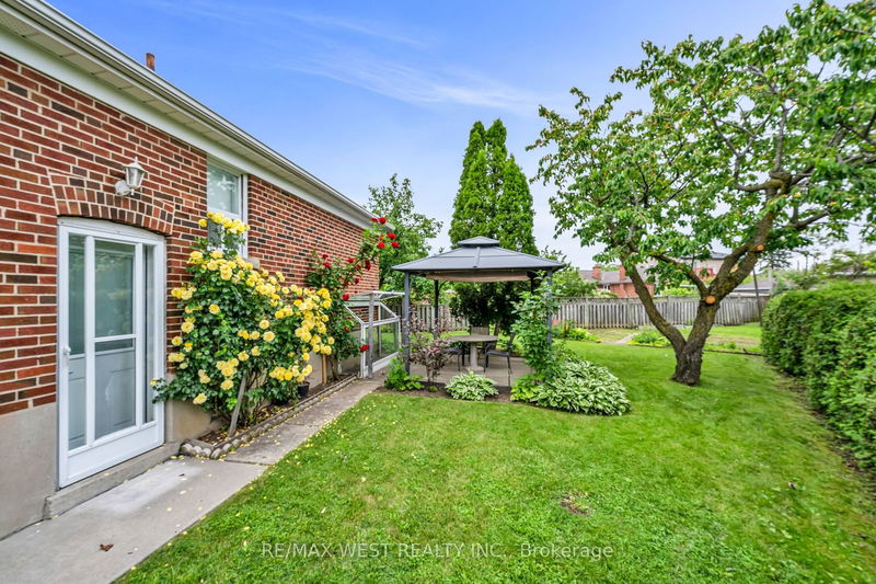 5 Picton Cres  Toronto, M3K 1W4 | Image 32