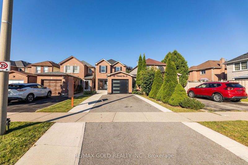 120 Richvale Dr S Brampton, L6Z 4G4 | Image 1