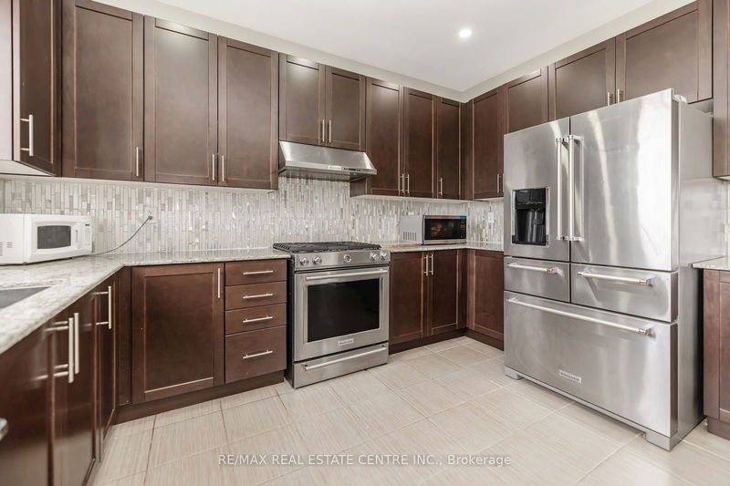 4 O'connor Cres  Brampton, L7A 5A6 | Image 7