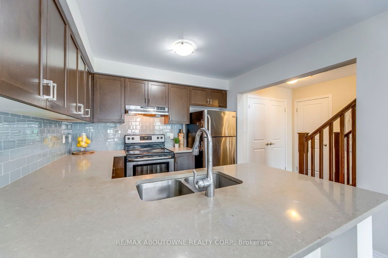 3059 Mistletoe Gdns  Oakville, L6M 0Y8 | Image 5