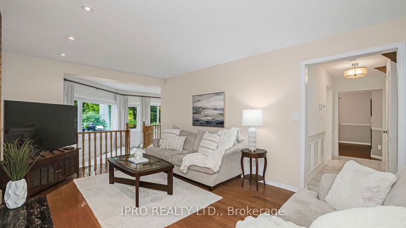 16 Grand Oaks Crt  Brampton, L6Z 3K7 | Image 10