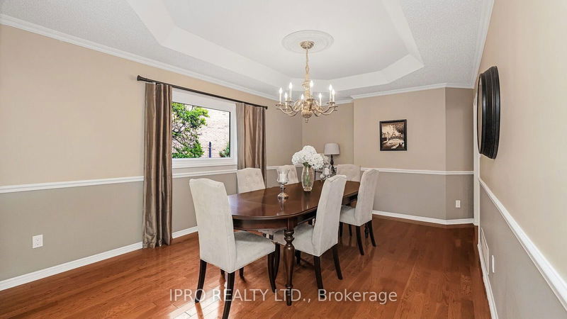 16 Grand Oaks Crt  Brampton, L6Z 3K7 | Image 12