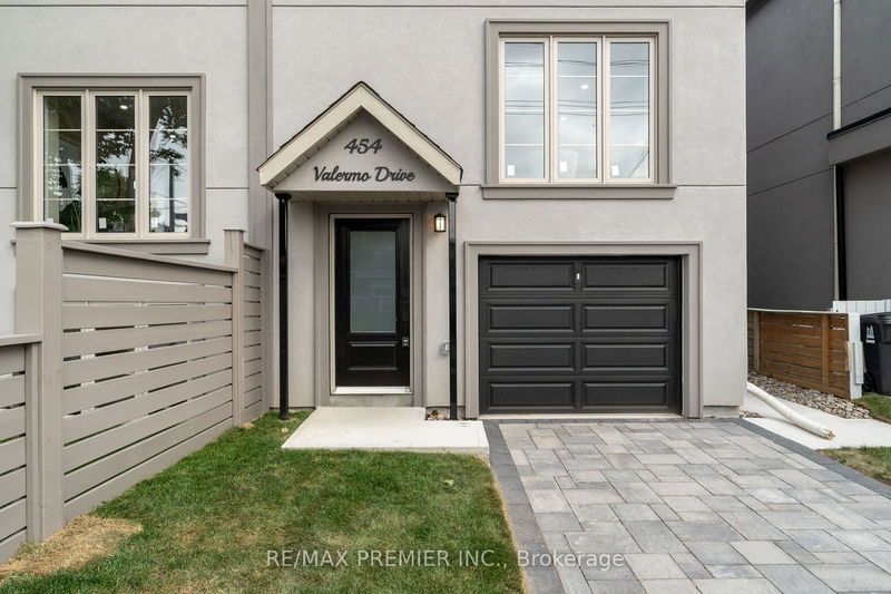 454 Valermo Dr  Toronto, M8W 2M4 | Image 1