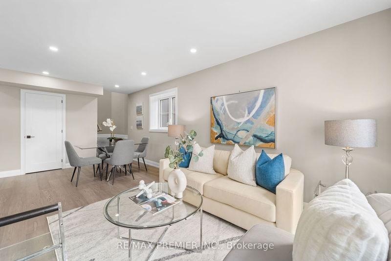 454 Valermo Dr  Toronto, M8W 2M4 | Image 5