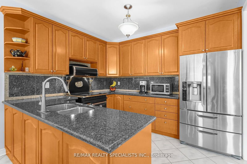 110 Pappain Cres  Brampton, L7A 3J7 | Image 7