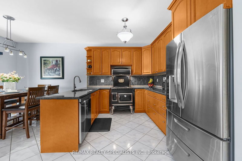 110 Pappain Cres  Brampton, L7A 3J7 | Image 8