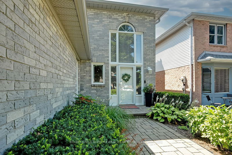 796 Hawkins Cres  Burlington, L7S 2C3 | Image 3