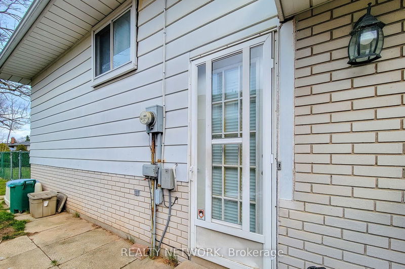 2145 Sandringham Dr  Burlington, L7P 1T8 | Image 11