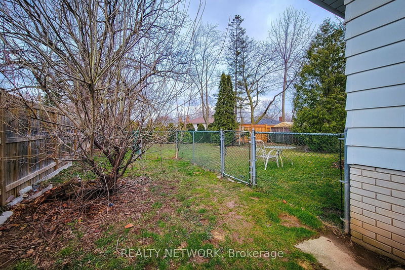 2145 Sandringham Dr  Burlington, L7P 1T8 | Image 9