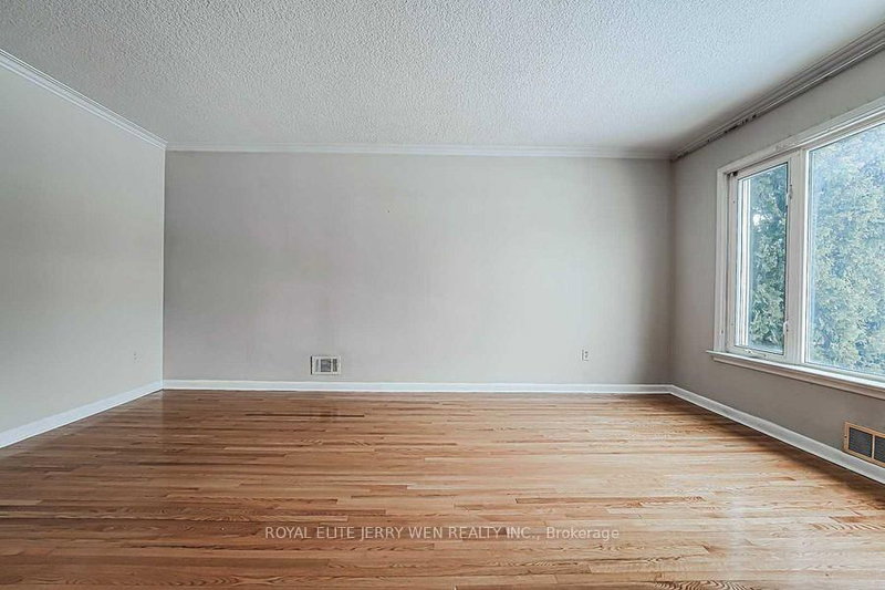 Upper - 12 North Heights Rd, Toronto, M9B 2T1 | Image 2